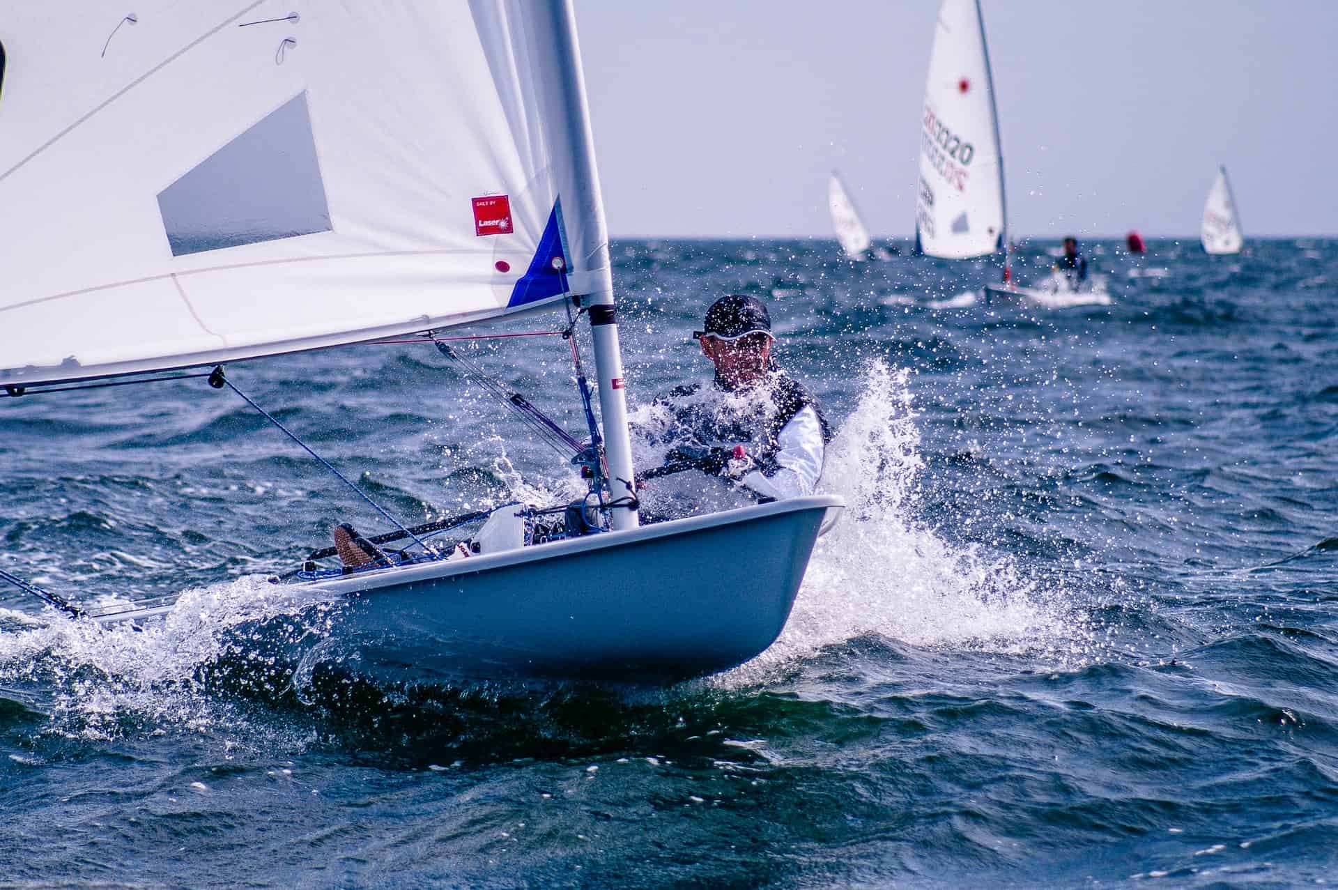 5 Best Sailing Hats for Boating in Style