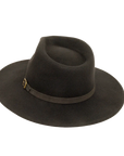 A front angle view of a lassen black outback hat 