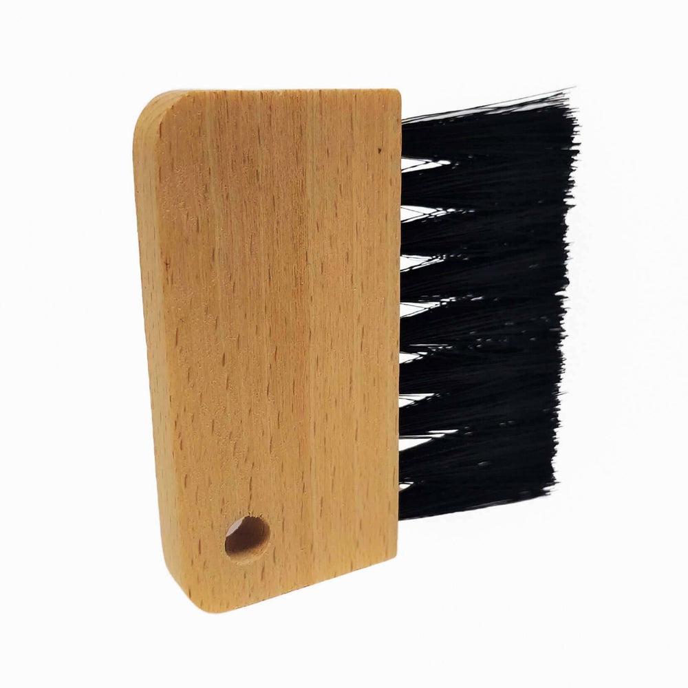 Hat Brush on a vertical view